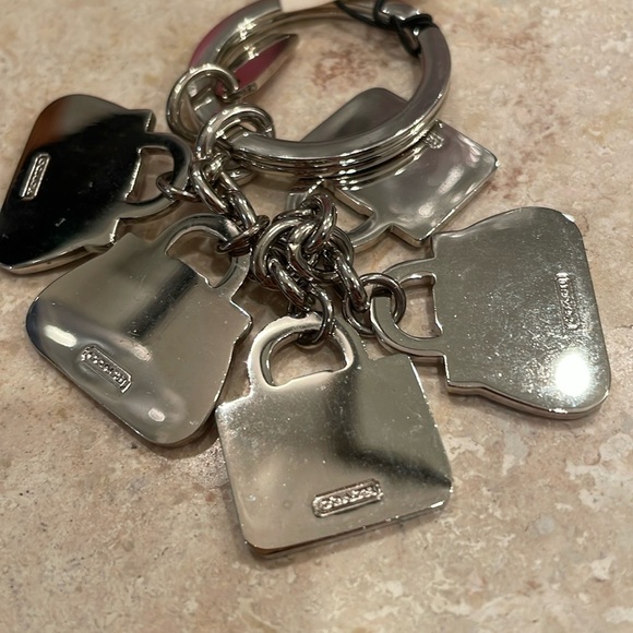 Stunning BNWT “Coach” key chain - Picture 3 of 4